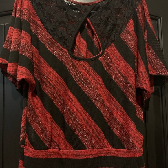 Black red and shimmer sweater blouse - Picture 4 of 5